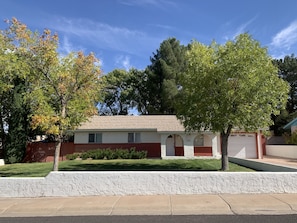 Driveway and street parking for vehicles and boats!  Walk to downtown. 