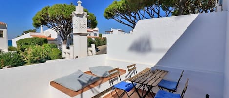Casa Vale do Lobo 32 | Charming 2 Bedroom Townhouse | A Few Minutes Walk To The Beach And Praca | Vale Do Lobo By Villamore