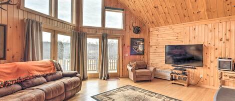 This 2-bed, 2-bath vacation rental home in Troy awaits you.