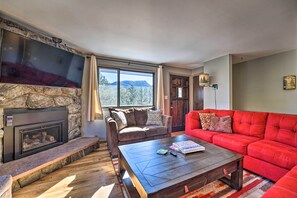 Living Area | Smart TV | Gas Fireplace