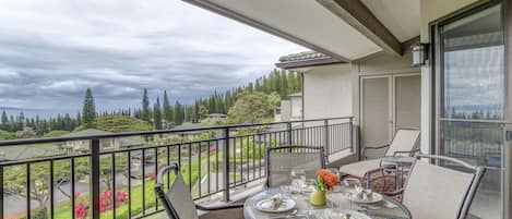 Enjoy dining our your expansive private lanai with golf course and ocean views