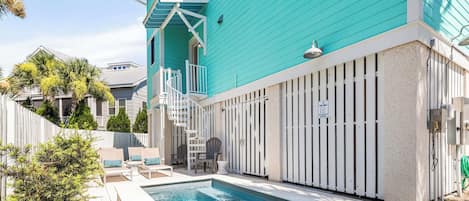 Big Wave - Beautiful outdoor pool and patio
