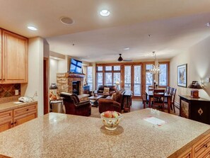 Open Concept - 2 Bedroom - The Timbers - Keystone CO