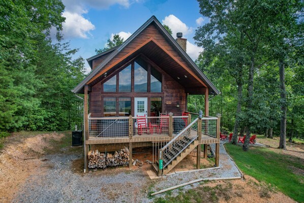 Crimson Crest Cabin