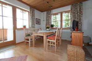 Ferienwohnung mit Südbalkon-Essecke