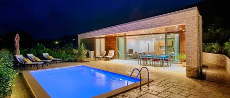 Frontline Korcula Villa | A Stones Throw to The Beach | Villa Korcula Bay View | Beautiful 3 Bedroom Villa