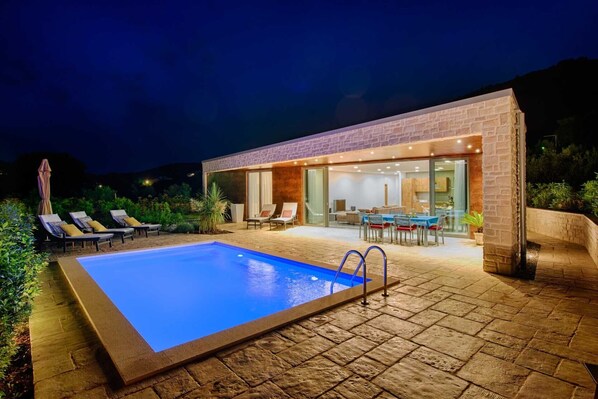 Frontline Korcula Villa | A Stones Throw to The Beach | Villa Korcula Bay View | Beautiful 3 Bedroom Villa