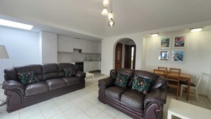 Large open plan Lounge/Dining area. 