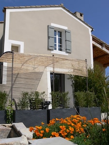 Le Mont Ventoux, casa con piscina en viñedo en funcionamiento en Drome provenzal