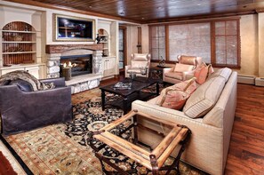 Living Room - Elkhorn Lodge at Beaver Creek