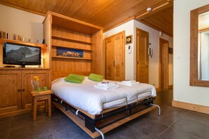 Double bed (folds down)