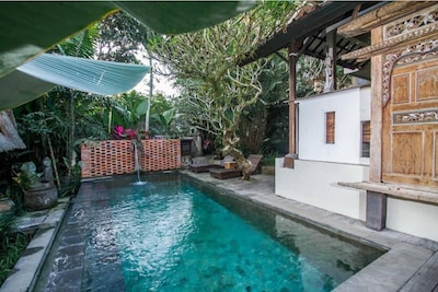 Stay at Balinese Cottage Room in Ubud + Free Beer