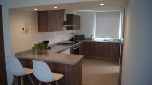 Amplia y equipada cocina