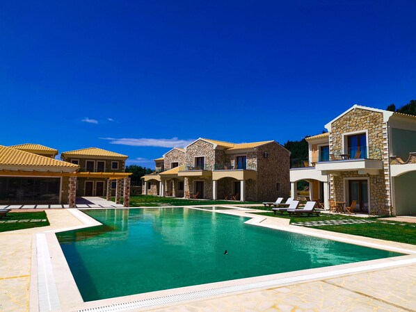 Erikousa Palace Suite M17