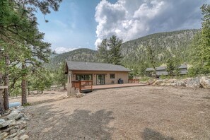 Monarch Cottage- back deck