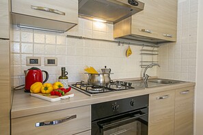 The kitchen with oven and cooker hob