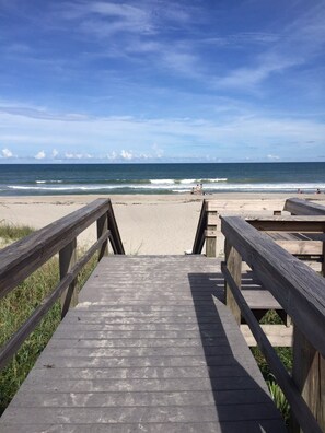 Crossover to a more private beach and still walking distance to food and shops.