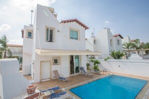 Garden with barbecue, seating area, sun loungers and private pool
