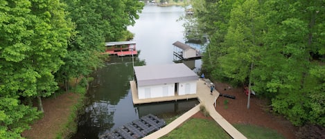 Quiet cove provides direct access to Jimmies Creek and Lake Gaston.