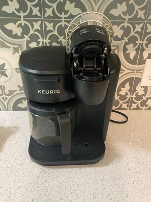 Dual Keurig coffee pot and/or Kcups