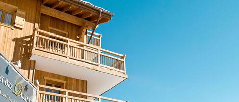 Property, Sky, House, Winter, Real Estate, Building, Architecture, Snow, Mountain, Balcony