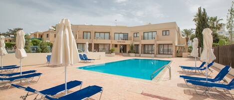 Apt. Lola, 2BDR Apartment in the Centre of Ayia Napa, Close to the harbour