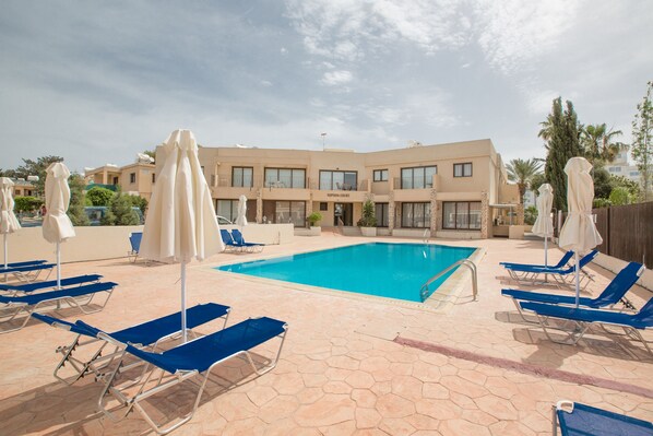 Apt. Lola, 2BDR Apartment in the Centre of Ayia Napa, Close to the harbour