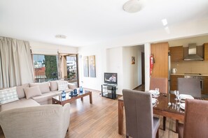 Open-plan living room, kitchen and dining area