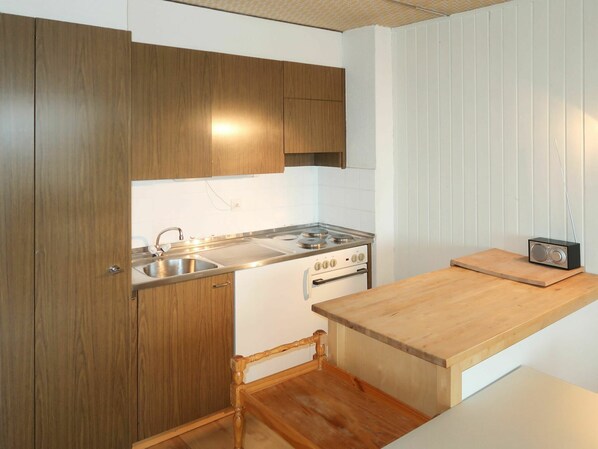 Pièce, Propriété, Meubles, Design Intérieur, Bâtiment, Sol, Mur, Cabinetry, Architecture, Maison