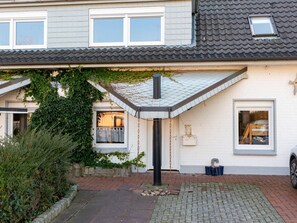 Pflanze, Fenster, Eigentum, Gebäude, Rad, Tür, Die Architektur, Haus