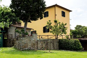 Propriété, Maison, Vert, Mur, Bâtiment, Architecture, Arbre, Zone Rurale, Ciel, Herbe