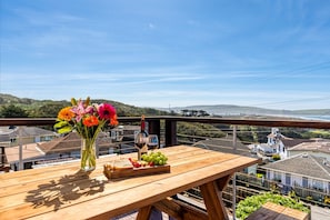 A super view from your deck dining
