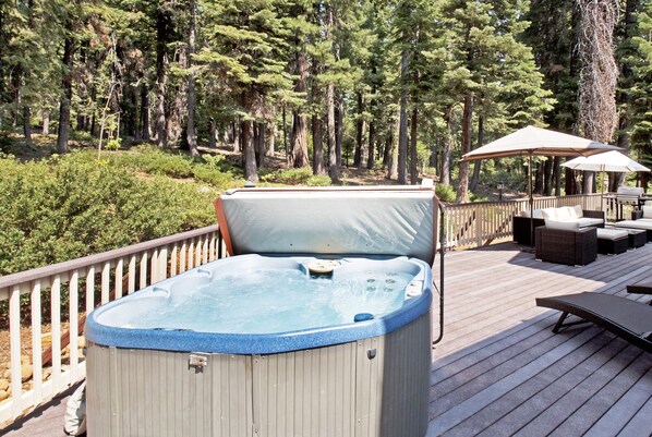 Hot tub (new 2024)