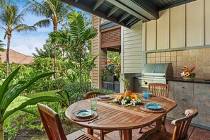 Outdoor Table, Chairs, BBQ Grill, and Sink on the Lanai