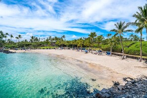 This unit includes complimentary access to the Mauna Lani Sports & Fitness Club and convenient access to the Mauna Lani Beach Club
