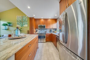 Wailea Ekahi 40E kitchen 1