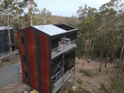 Tree House #4 Red,Private three levelled building with BBQ ,Smart TV, kitchen 