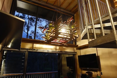 Tree House #4 Red,Private three levelled building with BBQ ,Smart TV, kitchen 