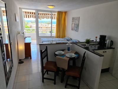 Borinquen 2 only 280 meters to the beach, balcony with sea view, heated pool, wifi