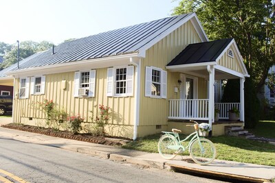 Cottage on King St | Historic Charm | Modern Living