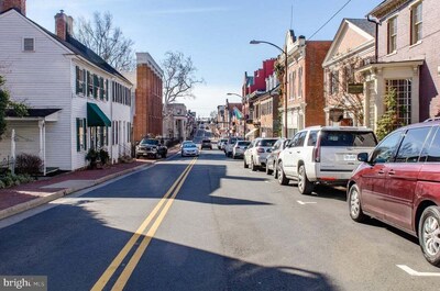 Cottage on King St | Historic Charm | Modern Living