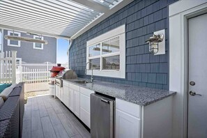Outdoor Kitchen 