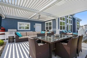 Outdoor Kitchen (Seating Area) (1)
