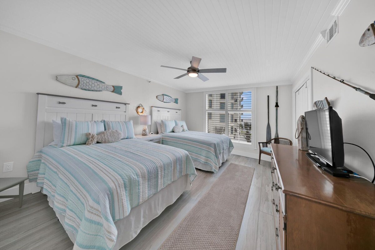 Remodeled 2023 Waterview Towers Watch Dolphins Swim Boat Slip