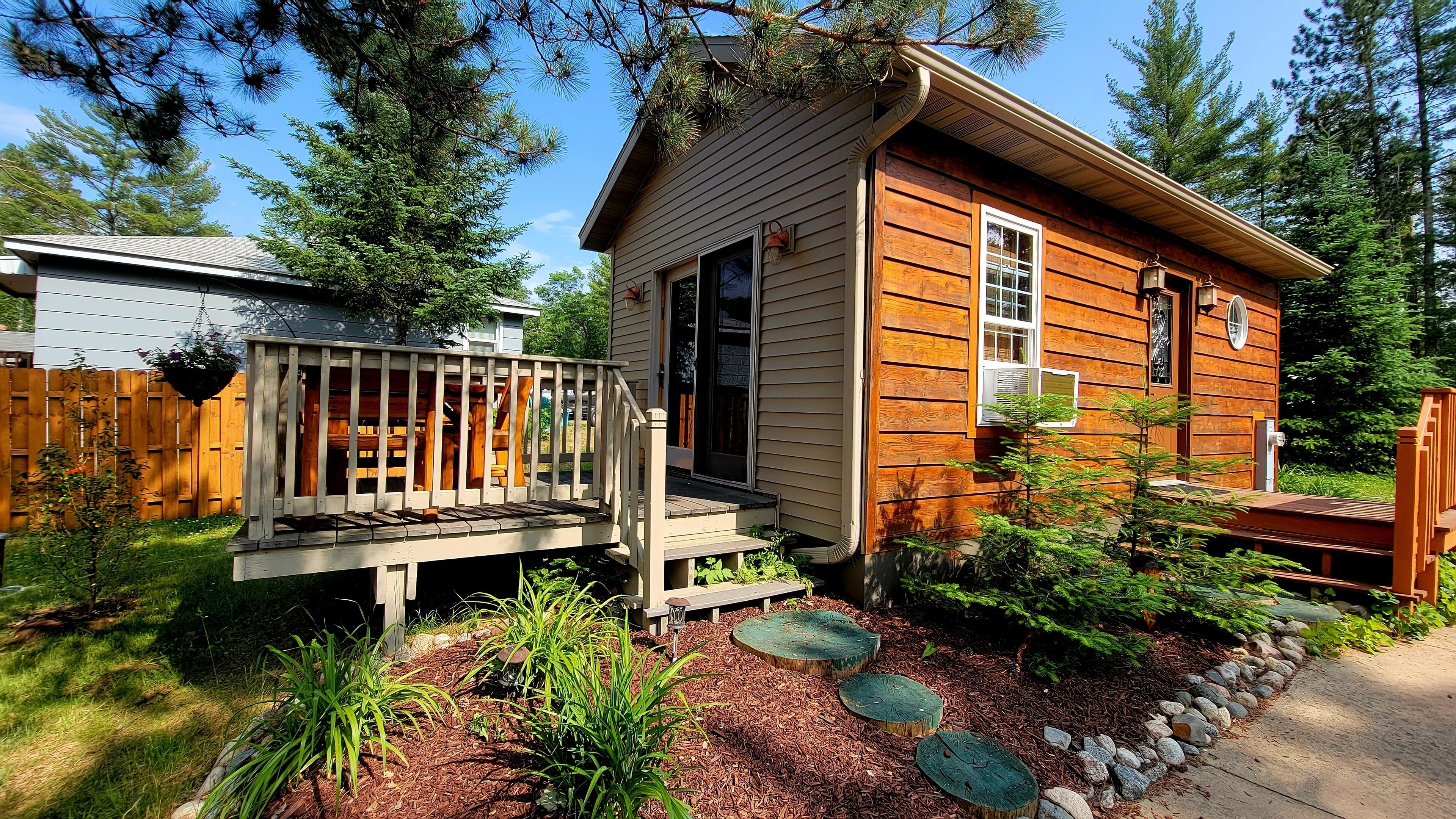 Pineview Cabin at Bayview Cabin Resort on Picturesque