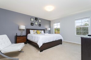 Master Suite / King Size Bed / 2nd Floor / Private Bath with a Shower