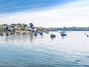 Blue, Boat, Water, Water Resources, Body Of Water, Watercraft, Waterway, Summer, Boats And Boating--Equipment And Supplies, Coastal And Oceanic Landforms