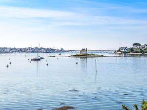Blue, Water, Water Resources, Boat, Body Of Water, Watercraft, Waterway, Coastal And Oceanic Landforms, Boats And Boating--Equipment And Supplies, Sea
