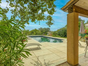 L'Eau, Plante, Ciel, Piscine, Arbre, Nuage, Ombre, Loisir, Paysage, Chaise