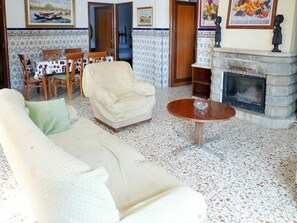 Zimmer, Wohnzimmer, Eigentum, Möbel, Fussboden, Interior Design, Tabelle, Kaffetisch, Zuhause, Haus